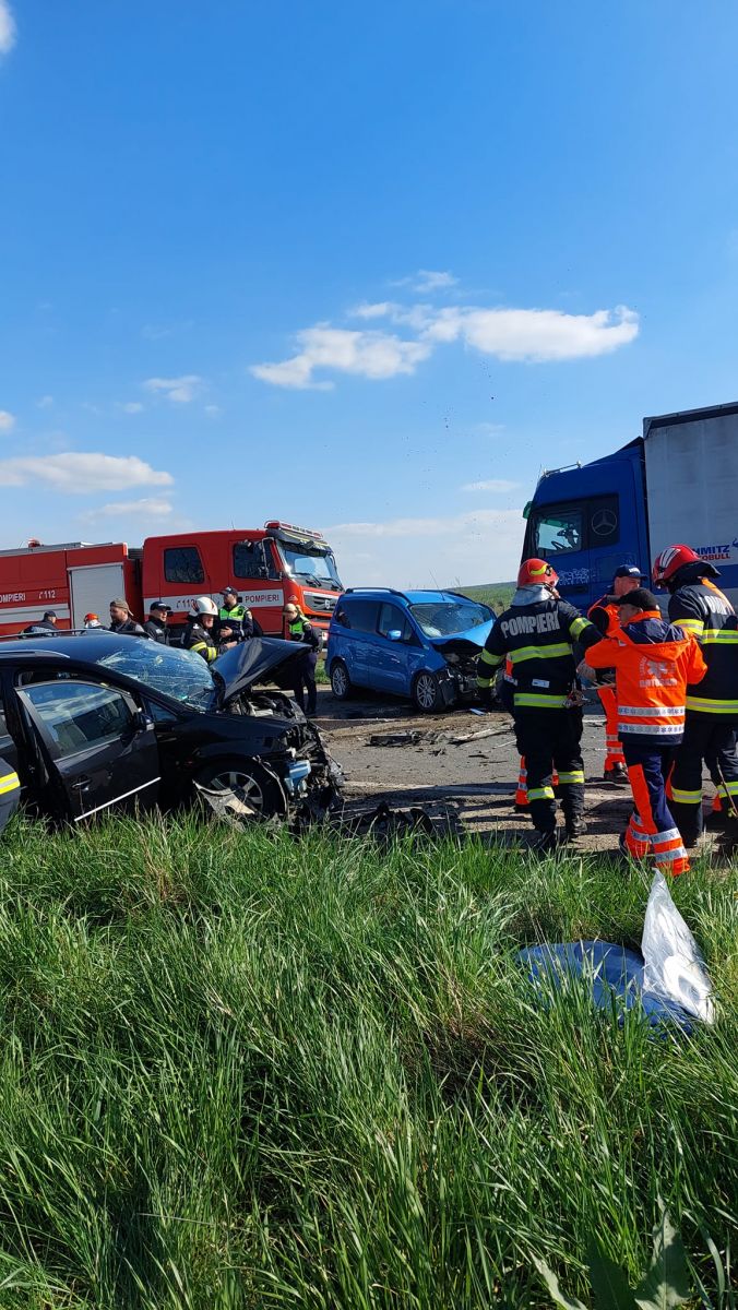 ACCIDENT cumplit cu patru victime circulaţie restricţionată pe ambele