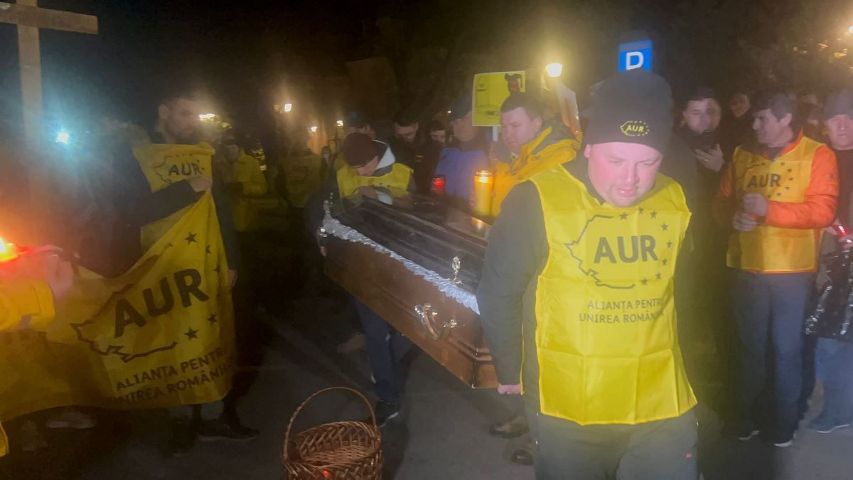 Aur Protest Cu Sicriu Cruce Si Lumanari La Sediul Psd Vrem Dreptate