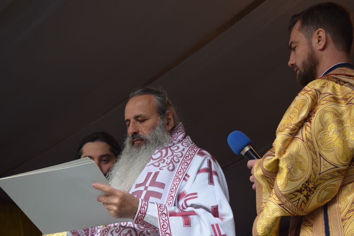 Mitropolitul Teofan Ajunge La Botosani Slujba La Seminar Si Vizite In