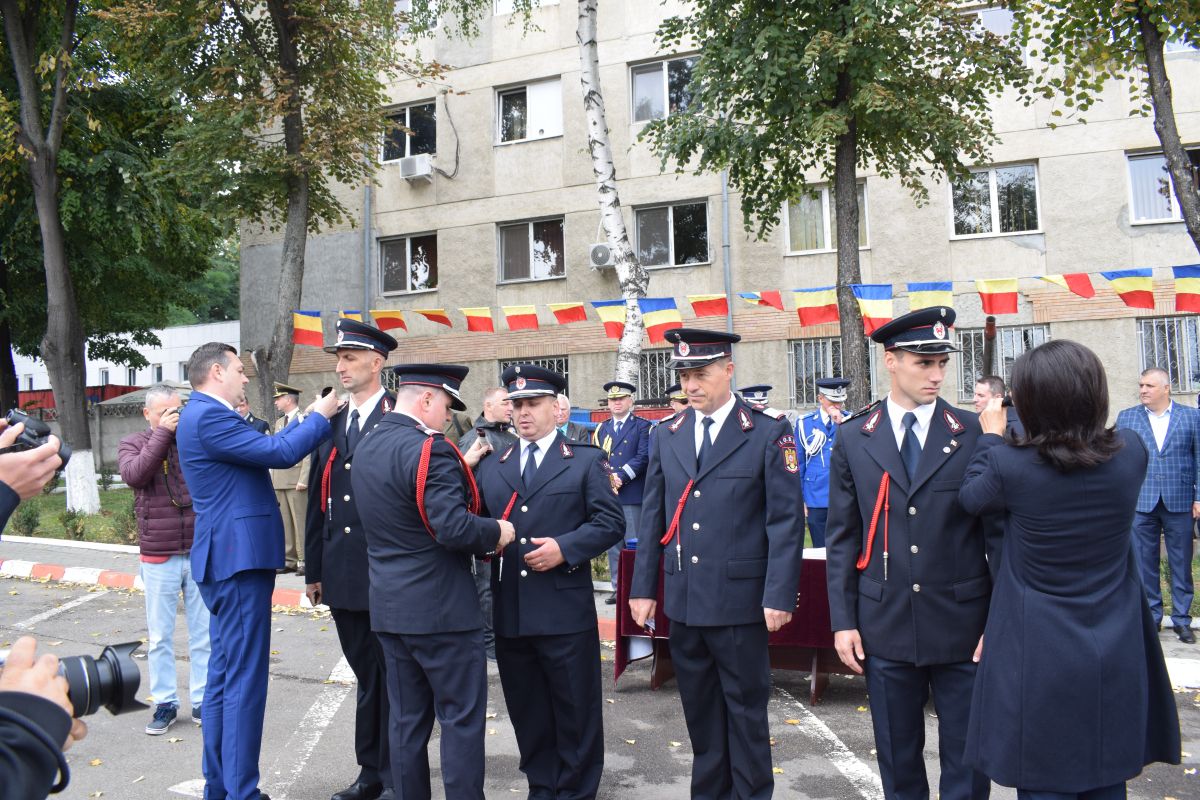 ȘASE pompieri botosaneni avansati in grad de ziua lor GALERIE FOTO