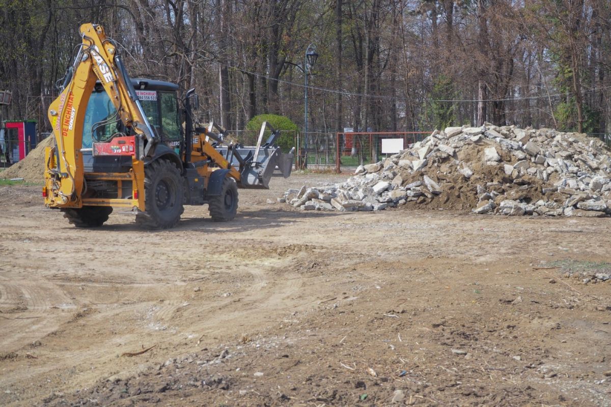 Un Botosanean Cere De Euro Pentru Un Teren De Langa Parcul