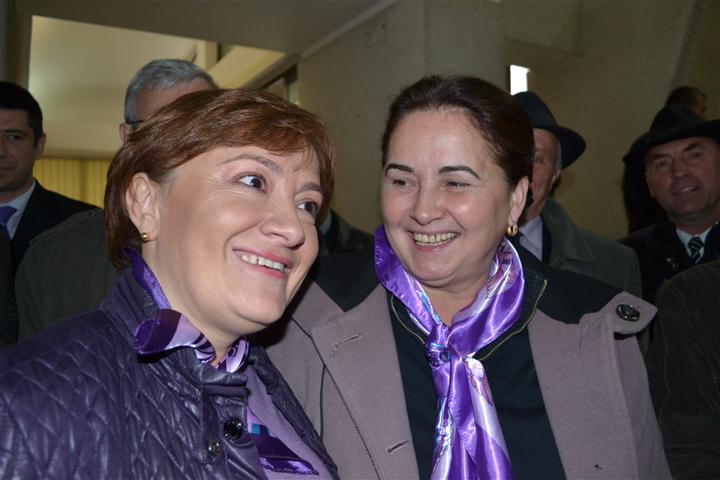 Liliana Minca Margareta Clipa la depunerea listei PP DD Botosani pentru alegerile parlamentare  