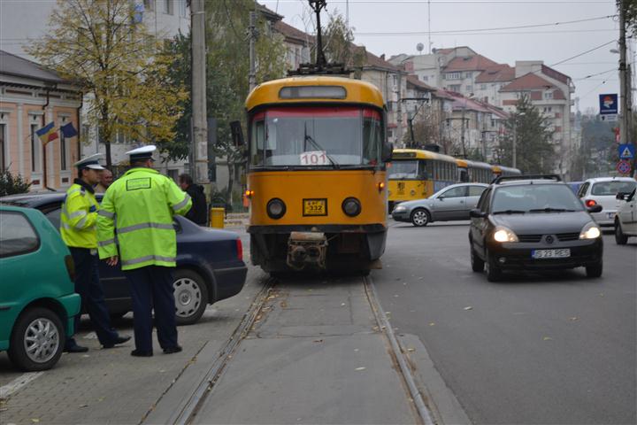 tramvaie blocate de o soferita la Botosani 3 