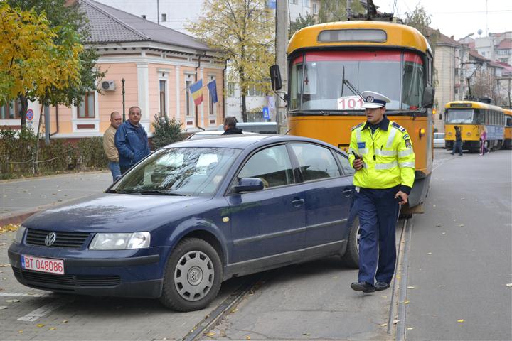 tramvaie blocate de o soferita la Botosani 4   