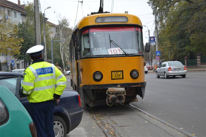 tramvaie blocate de o soferita la Botosani 6 