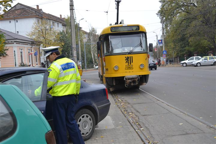 tramvaie blocate de o soferita la Botosani 8 