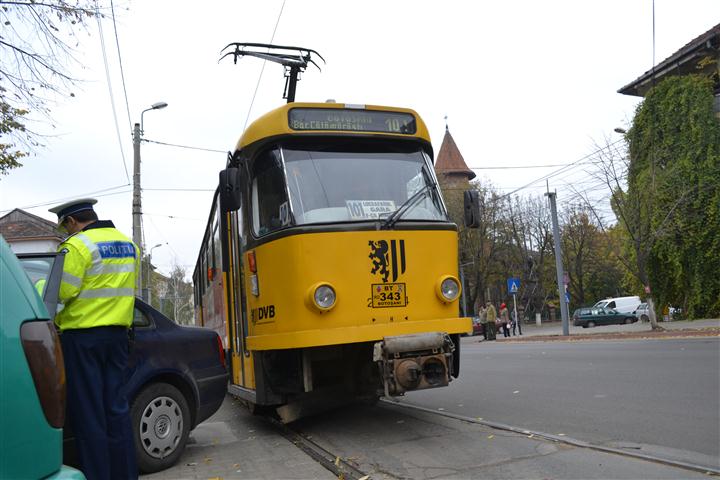 tramvaie blocate de o soferita la Botosani 9  