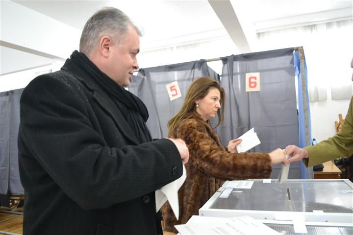 Catalin Flutur vot cu Gabriela Flutur si Mircea Flutur la alegerile parlamentare 5  