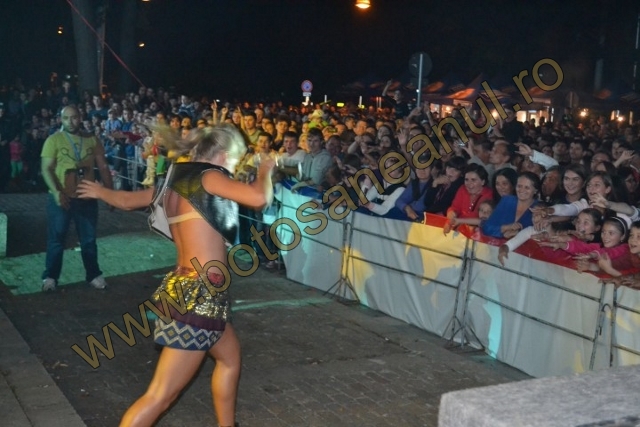 Corina Bud se impiedica la Summerfest Botosani 2013  