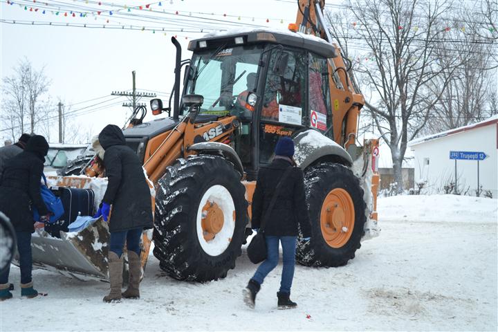 copii dusi cu buldoexcavatorul la scoala Albesti Botosani  