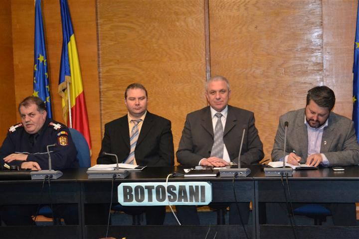 prefectul si subprefectul de Botosani consemnati la sediu  