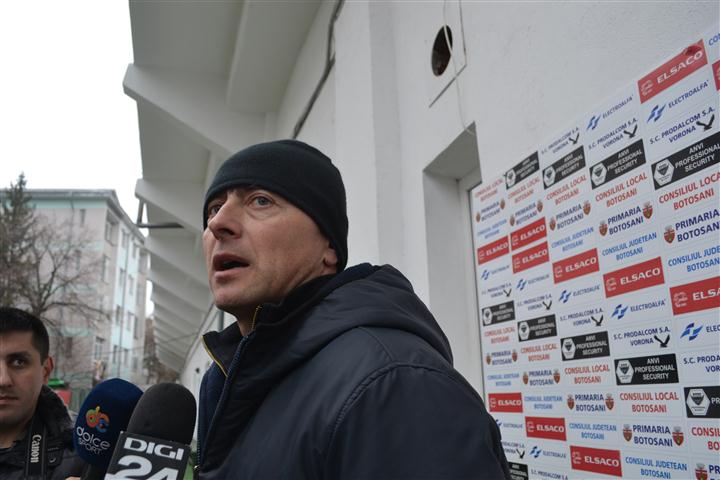 leo grozavu antrenor principal fc botosani  