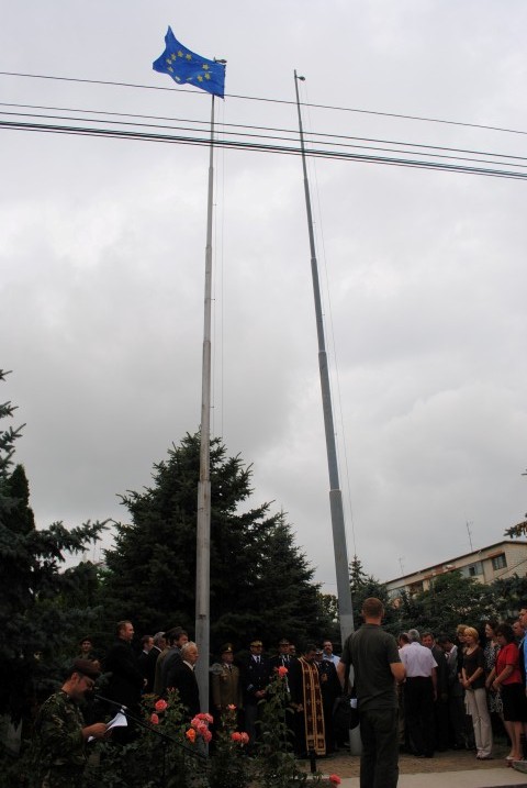 Ziua Tricolorului Botosani steag PNL dat jos  