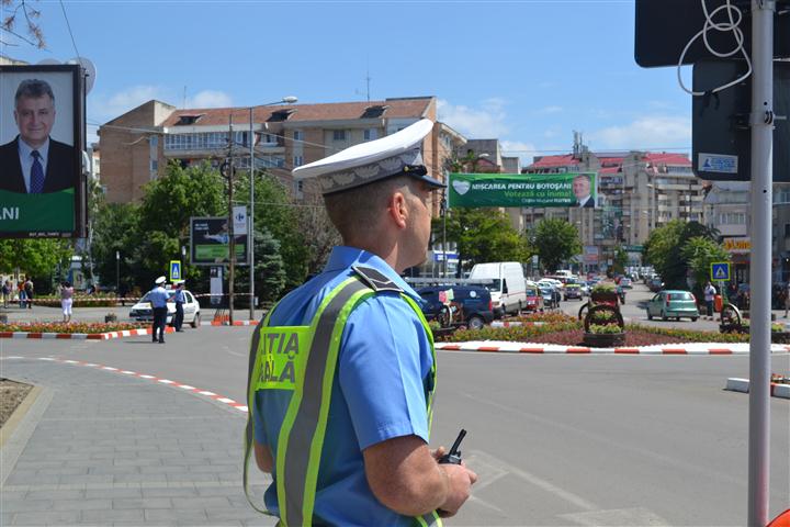 politisti in strada de Rusalii 