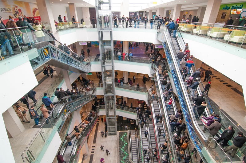 aglomeratie la Uvertura Mall Botosani  