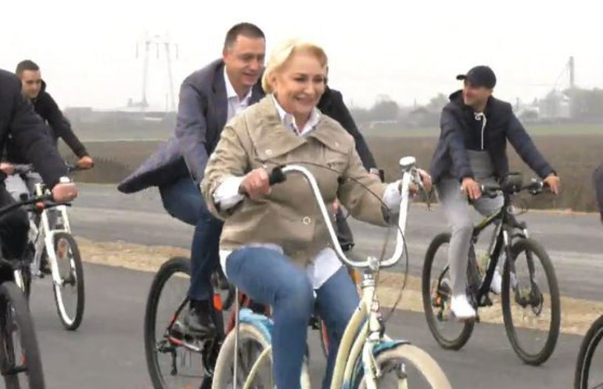 Viorica Dancila Pe Bicicleta La Inaugurarea Primilor Kilometri De